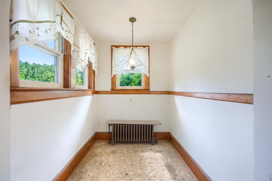 More Photos Of 41 W Main St, Fawn Grove Flex For Sale