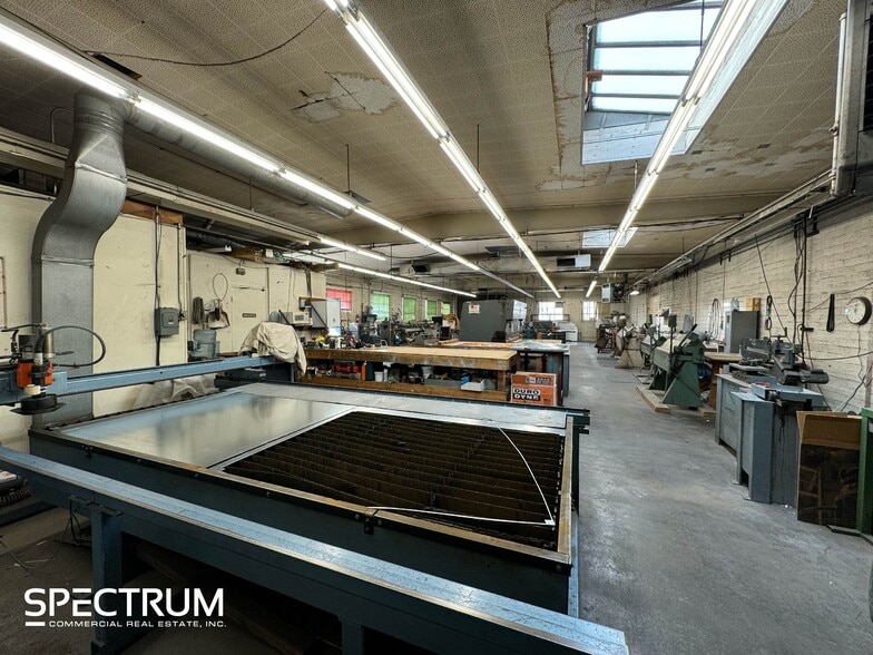 More Photos Of 7621 Hayvenhurst Ave, Van Nuys Light Manufacturing For Lease