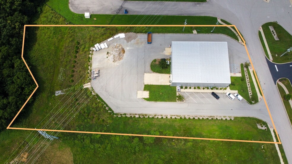 More Photos Of 311 Corporate Dr, Shelbyville Warehouse For Sale