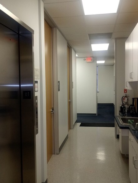 More Photos Of 1427 Vanderwilt Ln, Katy Warehouse For Lease