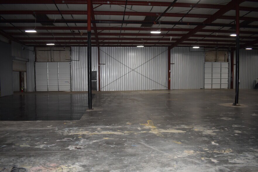More Photos Of 216 Industrial Dr, Ridgeland Warehouse For Lease