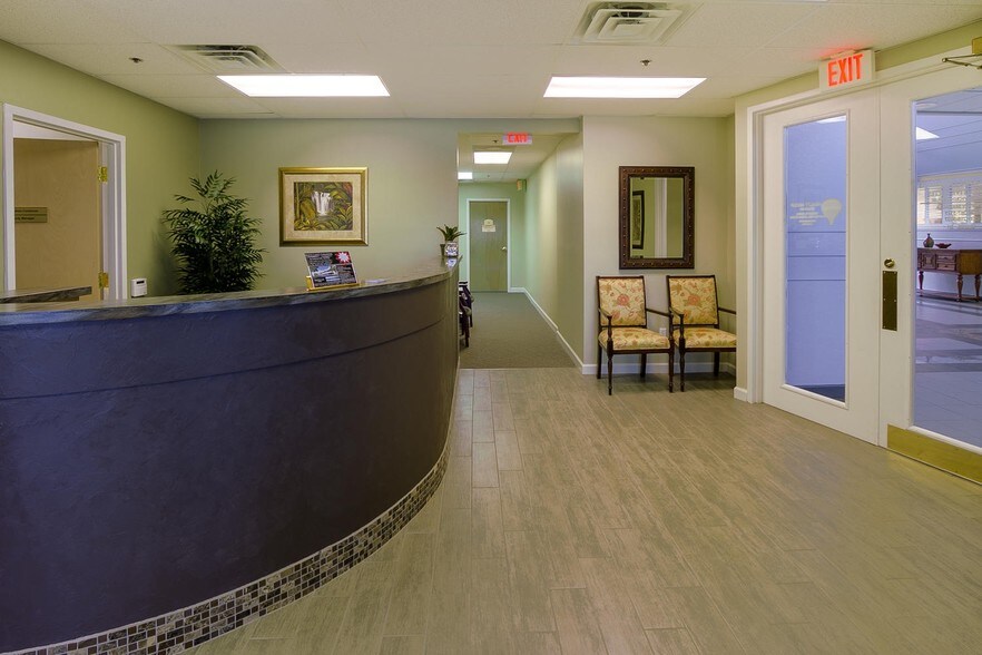 More Photos Of 17595 S Tamiami Trl, Fort Myers Medical For Lease