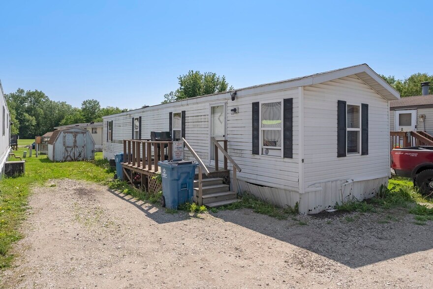 More Photos Of 109 S Pearl St, Atkinson Manufactured Housing Mobile Home Park For Sale