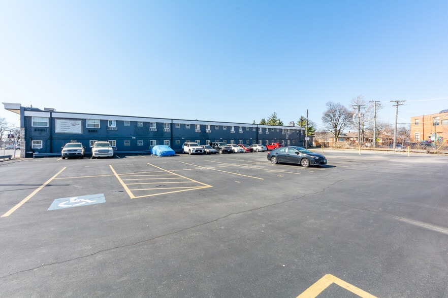 More Photos Of 4900 S Archer Ave, Chicago Office For Sale