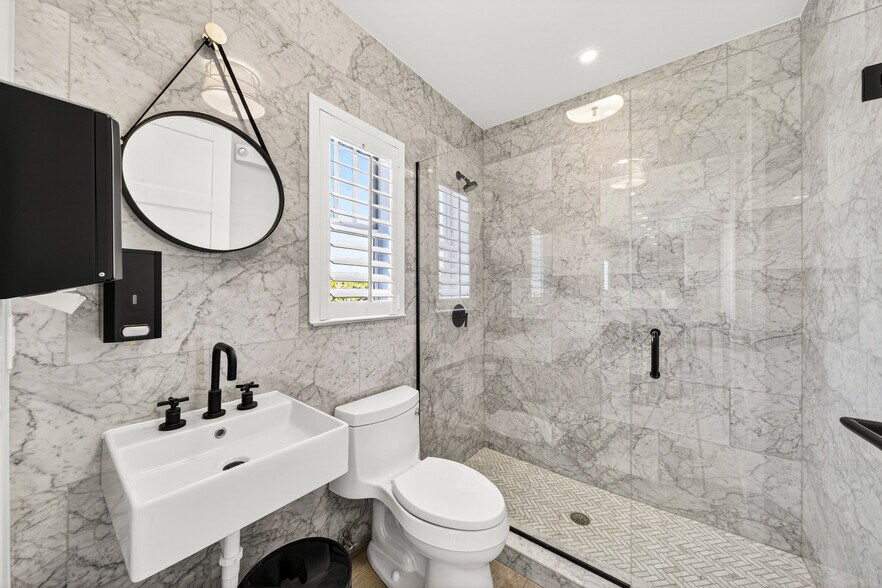 More Photos Of 5801 Biscayne Blvd, Miami Loft Creative Space For Lease