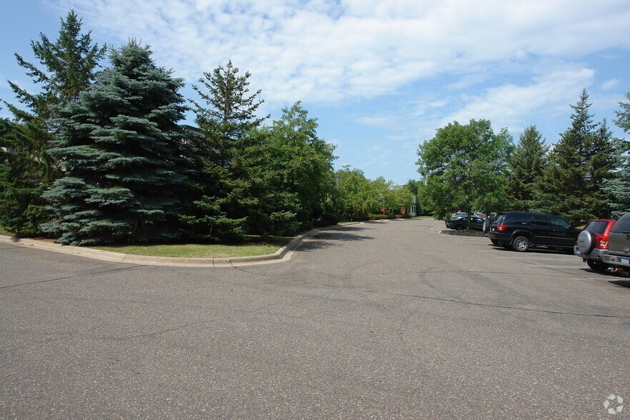 More Photos Of 6585-6595 Edenvale Blvd, Eden Prairie Showroom For Lease