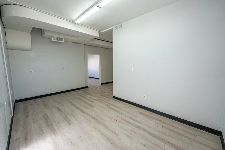 More Photos Of 1200 E Andy Devine Ave, Kingman Office For Sale