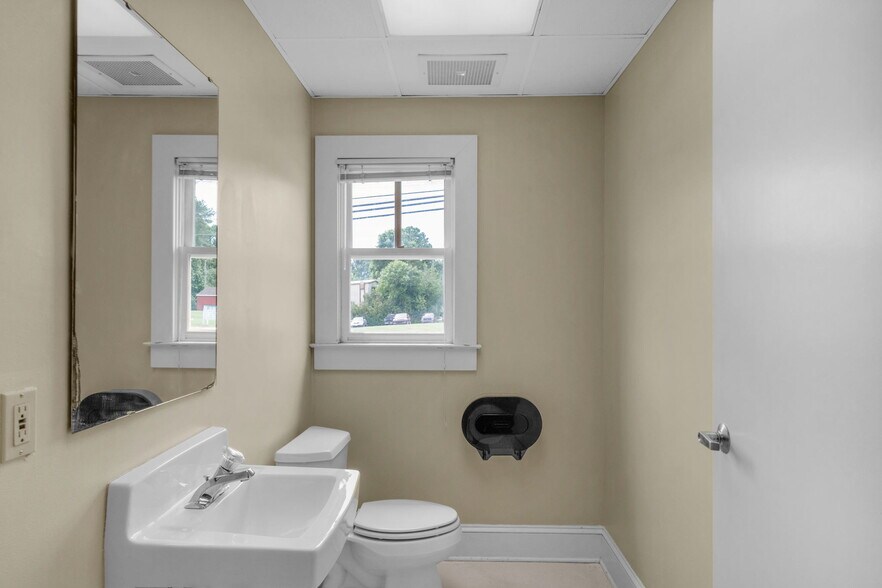 More Photos Of 1201-1203 Colonial Commons Ct, Lancaster Medical For Lease