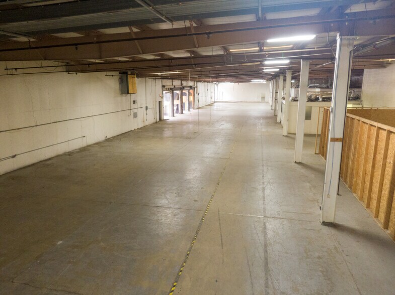 More Photos Of 4000 Memorial Pky SW, Huntsville Manufacturing For Lease