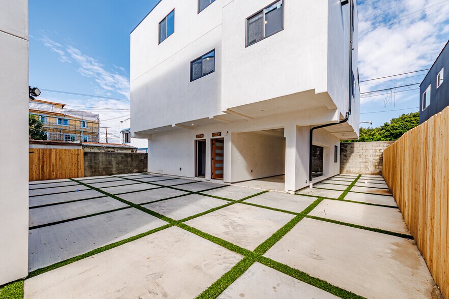 More Photos Of 5207 W 20th St, Los Angeles Multifamily For Sale