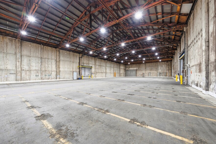 More Photos Of 715 S Grape St, Medford Warehouse For Sale