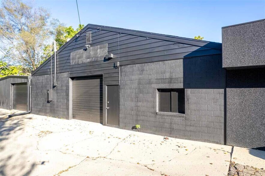 More Photos Of 616 NW 1st St, Richmond Industrial For Sale