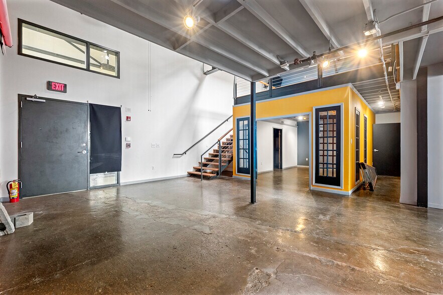 More Photos Of 949 W Marietta St NW, Atlanta Office For Sale