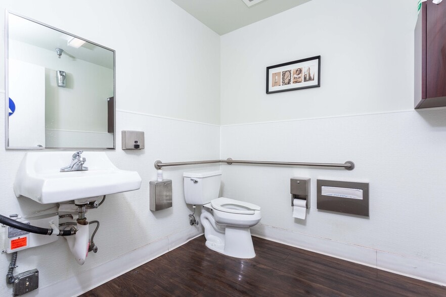 More Photos Of 15840 W Monte St, Sylmar Warehouse For Sale