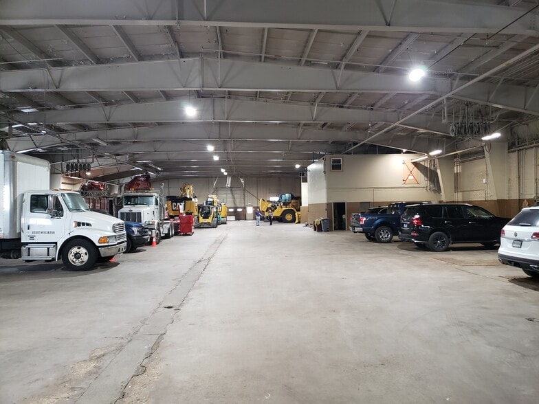 More Photos Of 526 E 114th Pl, Chicago Manufacturing For Lease