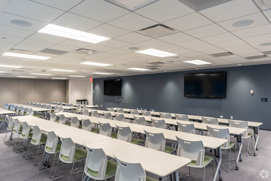 More Photos Of 3 Parkway Blvd N, Deerfield Office For Sale