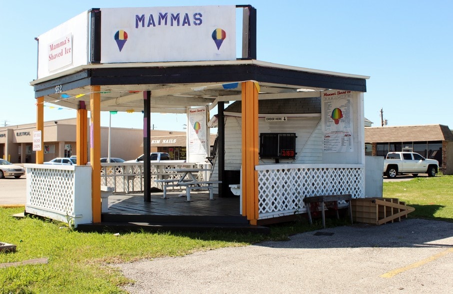 More Photos Of 932 S Broadway St, La Porte Storefront Retail Office For Sale