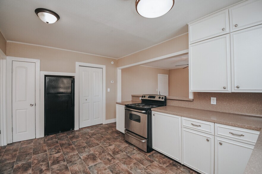 More Photos Of 1503 E Virginia Ave, Victoria Apartments For Sale