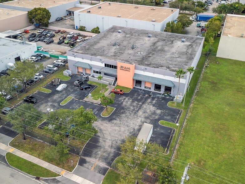 More Photos Of 10855 NW 27th St, Doral Warehouse For Lease