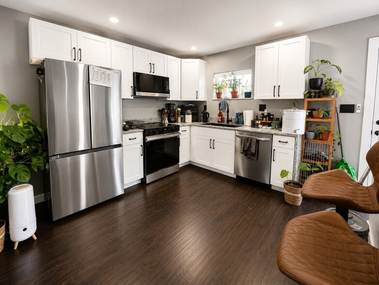 More Photos Of 404 SE Railroad St, Bend Apartments For Sale
