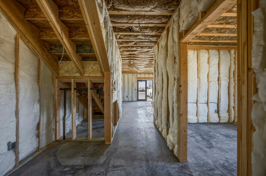 More Photos Of 1342 E Saint Helens St, Pasco Light Distribution For Lease