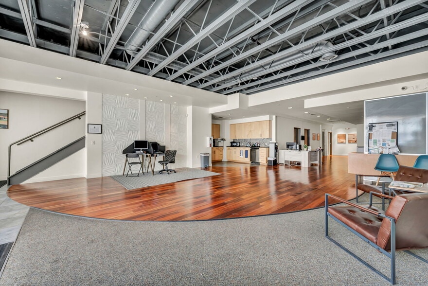 More Photos Of 155 W 2nd St, Reno Storefront Retail Office For Lease