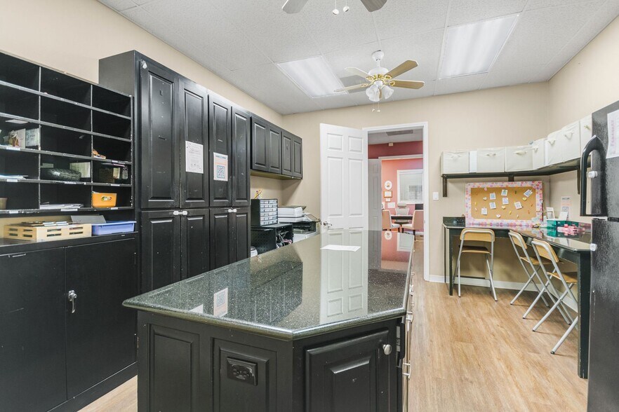 More Photos Of 14235 Blanco Rd, San Antonio Office For Sale