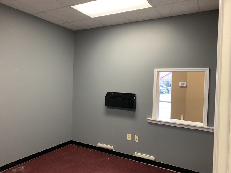 More Photos Of 5550 McFarland Blvd, Northport General Retail For Lease