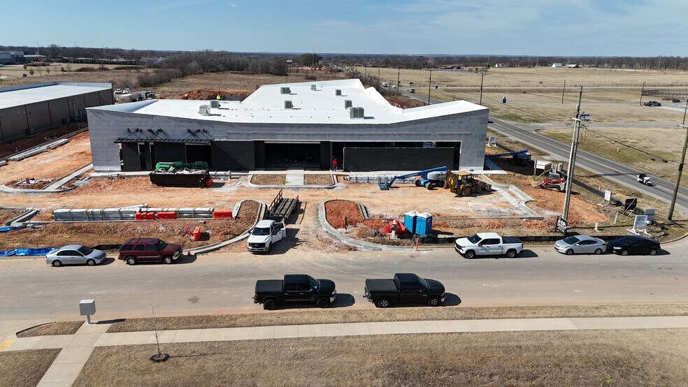 More Photos Of 100 Grant Pl, Lowell Flex For Lease