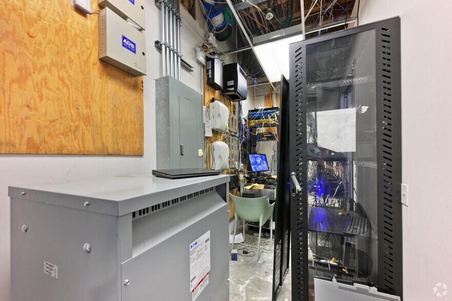 More Photos Of 5388 Arrow Hwy, Montclair Warehouse For Lease