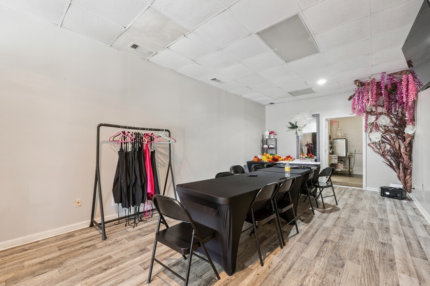 More Photos Of 5866 Love St, Austell Storefront For Sale