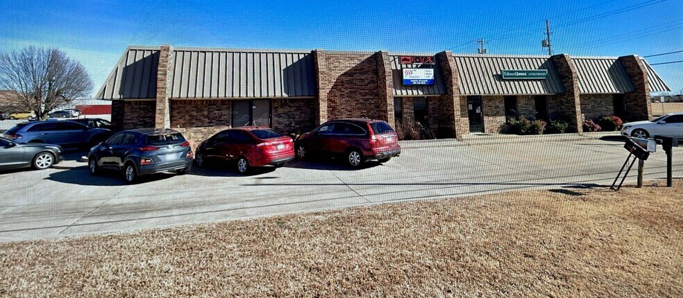 More Photos Of 101 SE 4th St, Moore Office For Lease