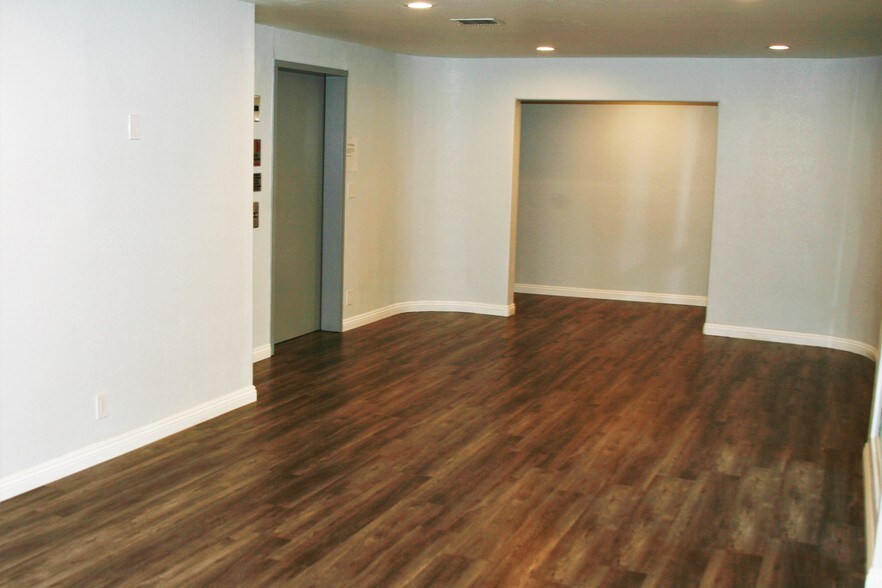 More Photos Of 22777 Lyons Ave, Santa Clarita Loft Creative Space For Lease