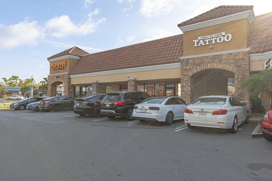 More Photos Of 3164-3194 Midway Dr, San Diego Storefront For Sale
