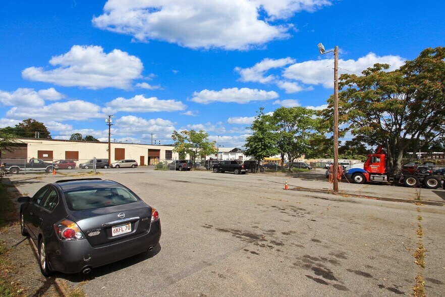 More Photos Of 284 S Broadway, Lawrence Auto Dealership For Sale