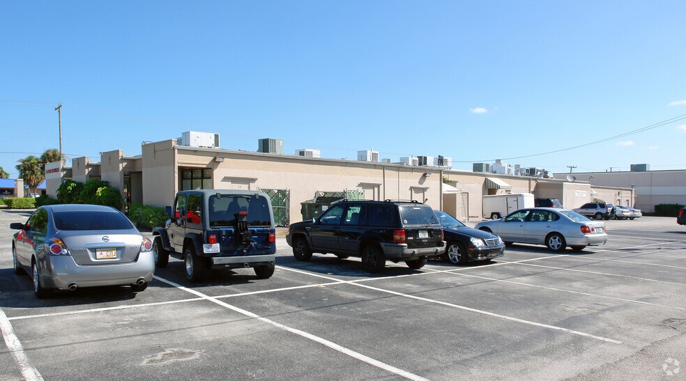 More Photos Of 450 Northlake Blvd, Lake Park Unknown For Lease
