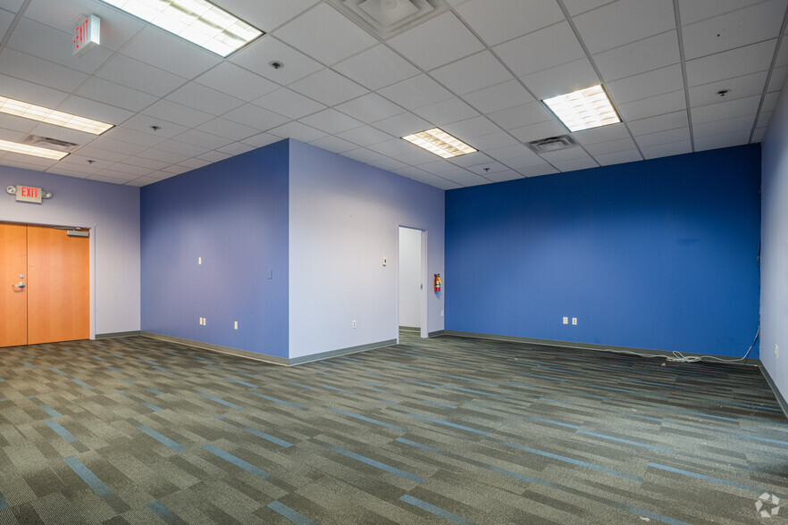 More Photos Of 16721-16765 Main St, Wildwood General Retail For Sale