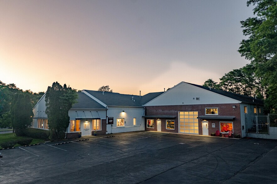 Primary Photo Of 33 Tomlinson Rd, Huntingdon Valley Warehouse For Sale