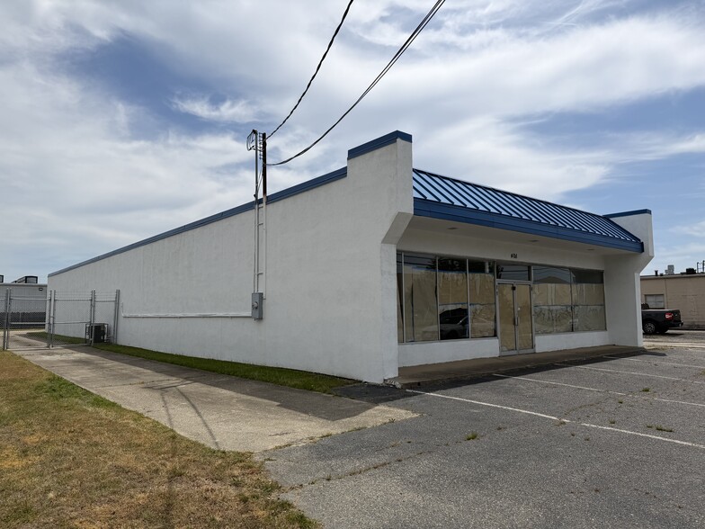 More Photos Of 408 Aberdeen Rd, Hampton Freestanding For Lease