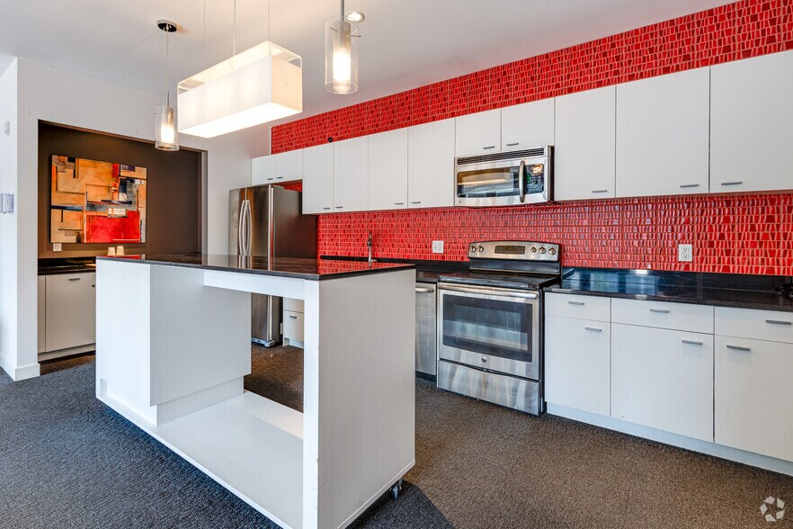 More Photos Of 915 Washington Ave N, Minneapolis Apartments For Lease