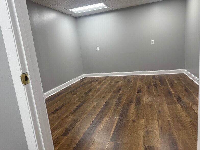 More Photos Of 100 E Pennsylvania Ave, Towson General Retail For Lease