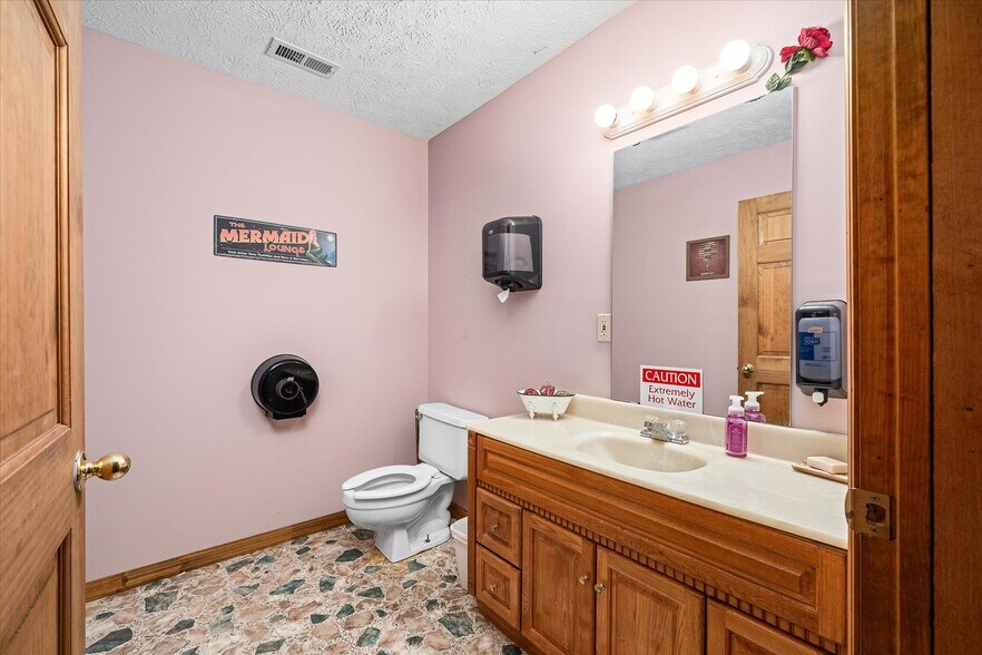 More Photos Of 78 Chestnut Hill Rd, Crossville Freestanding For Sale