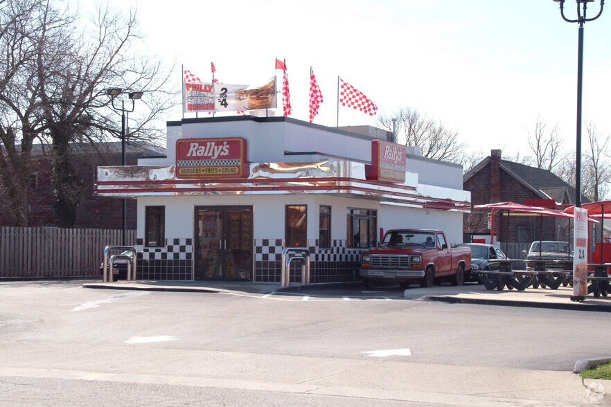 Primary Photo Of 400 S Madison St, Muncie Fast Food For Sale