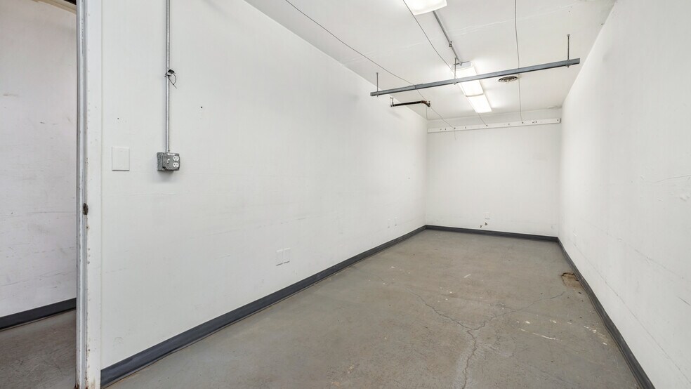 More Photos Of 106 E Smith St, Iron Mountain Distribution For Sale