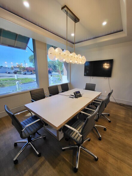 More Photos Of 3200 Tamiami Trl N, Naples Storefront Retail Office For Lease