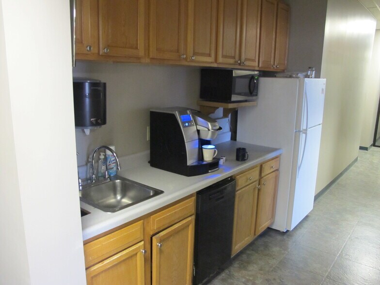 More Photos Of 3003 E Chestnut Expy, Springfield Office For Sale