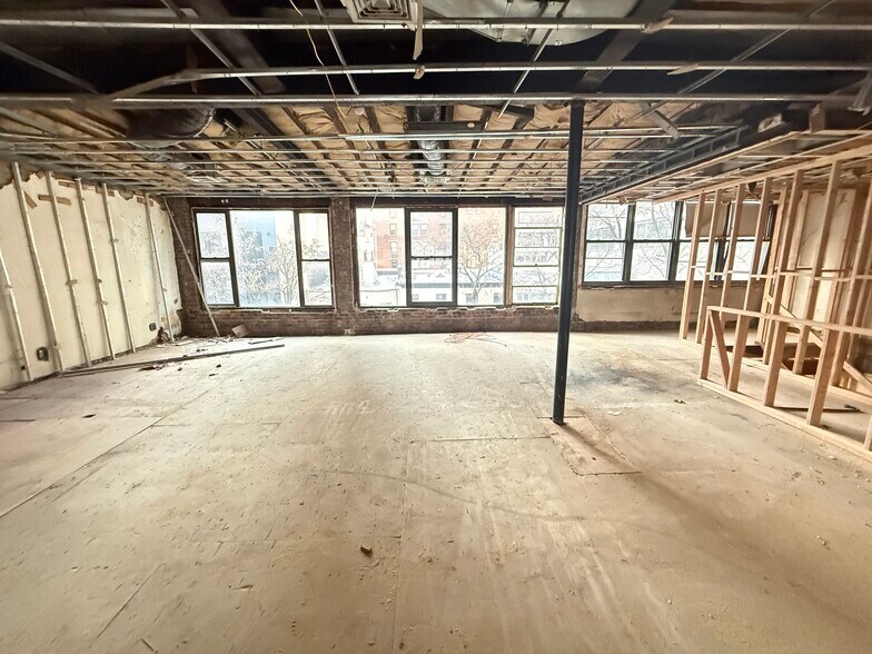 More Photos Of 216 E 49th St, New York Office For Lease