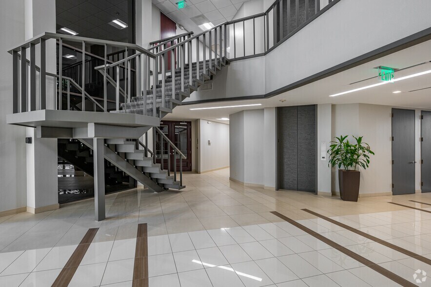More Photos Of 2655 Villa Creek Dr, Dallas Office For Lease