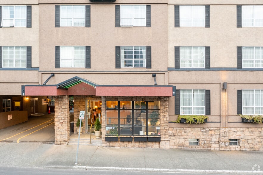 More Photos Of 777 Courtney St, Victoria Hotel For Lease