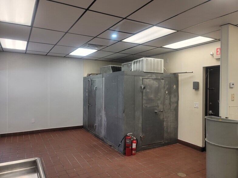 More Photos Of 46-48 E State Rd, Pleasant Grove Fast Food For Lease